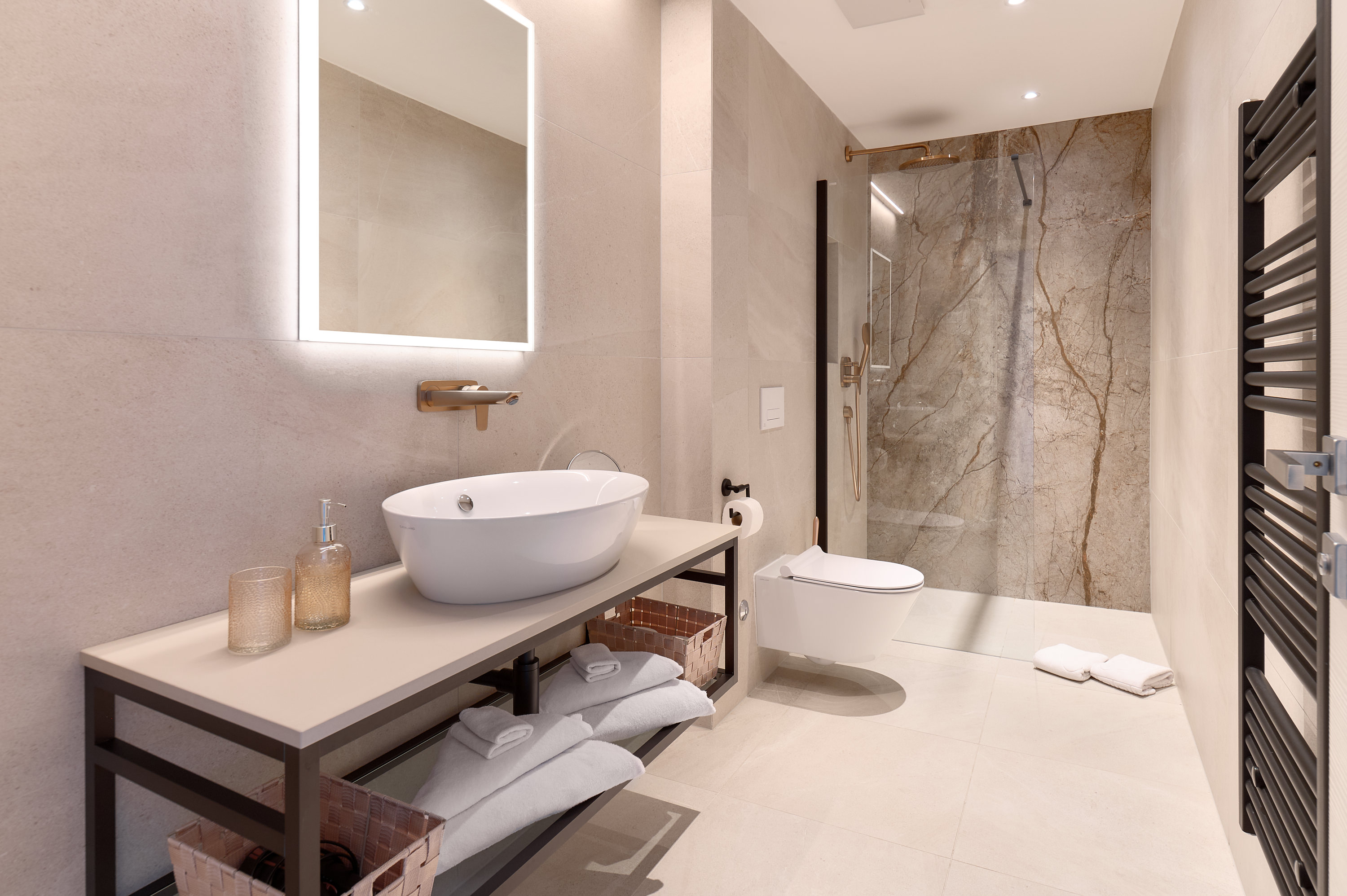 Bedroom 1 En-suite, fully equipped